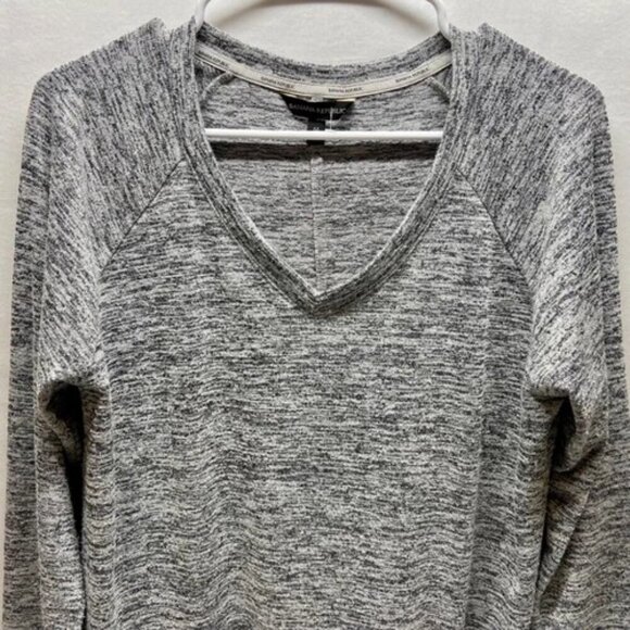 Banana Republic V-Neck Sweater Women’s Medium Gray Marble Rayon Blend GUC - Picture 2 of 10